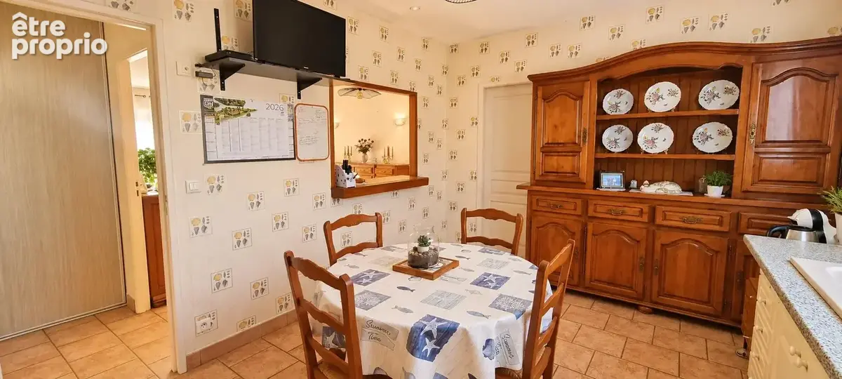 Saint Pierre d'Eyraud , maison plain pied de 2005 sur 1155 m² de terrain . - photo 7