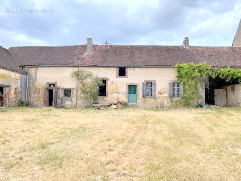 Maison à CERISIERS