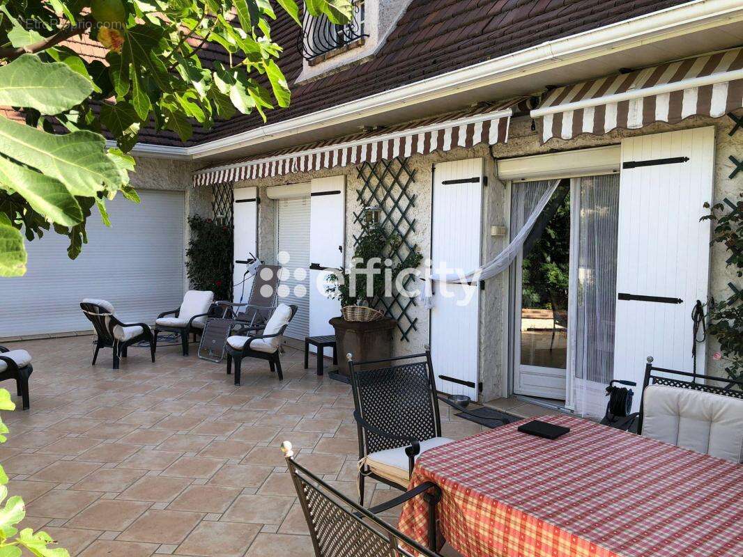 Maison à SAINT-CHERON