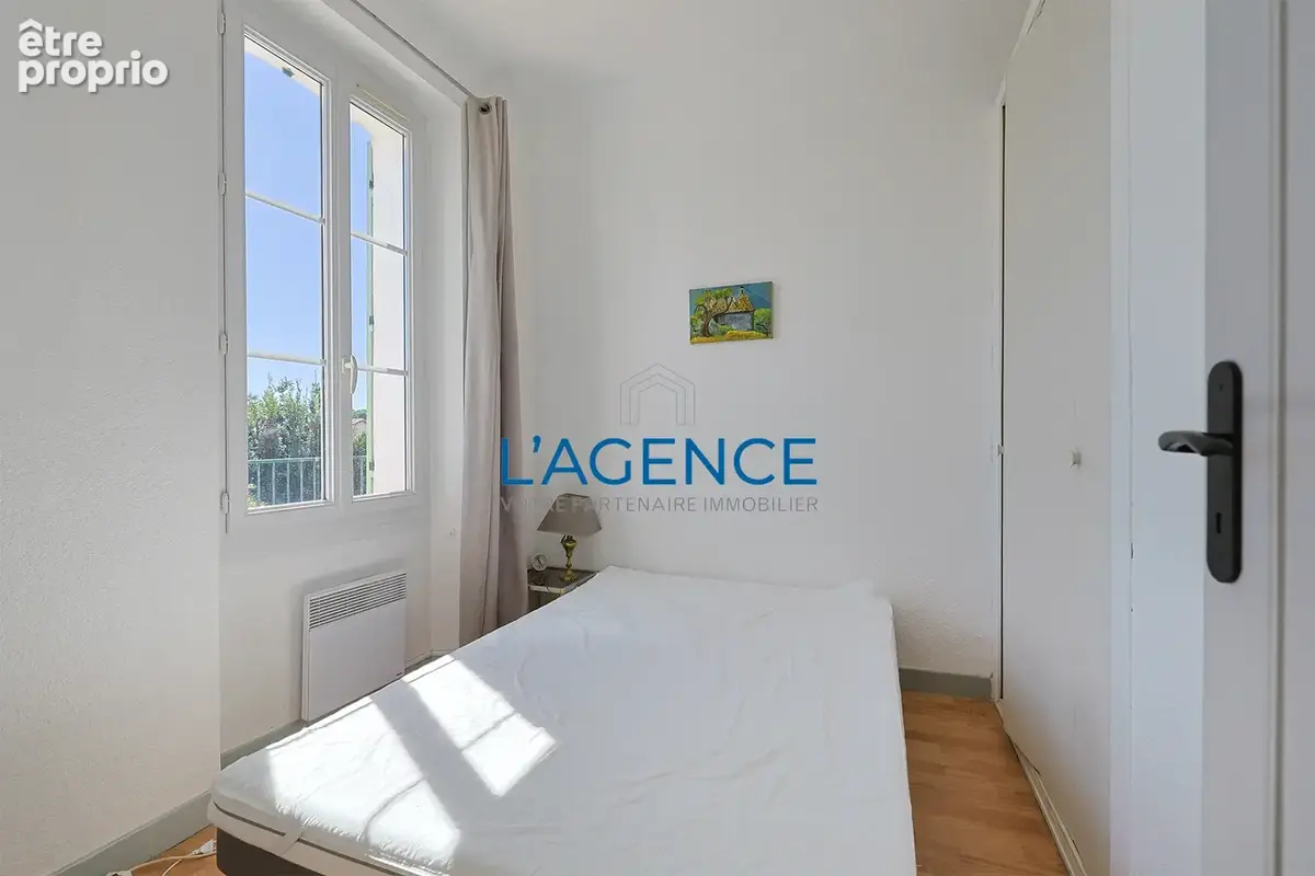 Port de carqueiranne - maison de caractere avec terrain + garage - photo 15