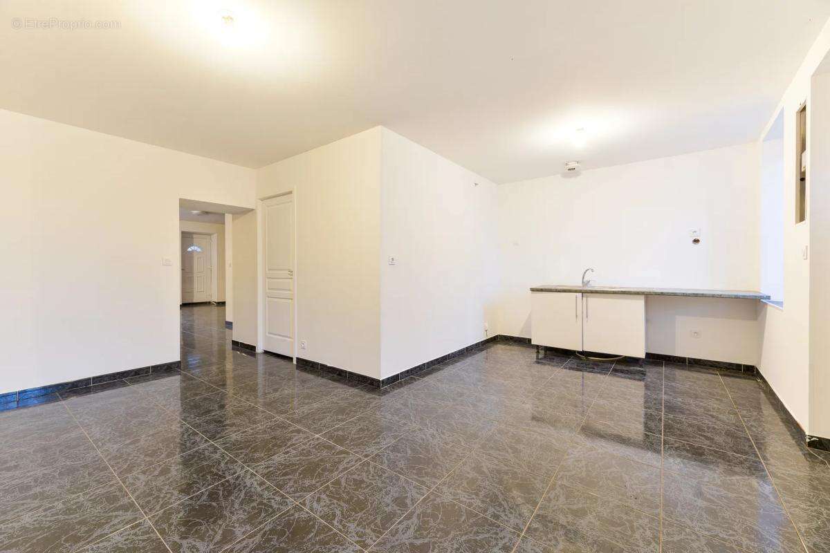 Maison à AIGREFEUILLE-SUR-MAINE