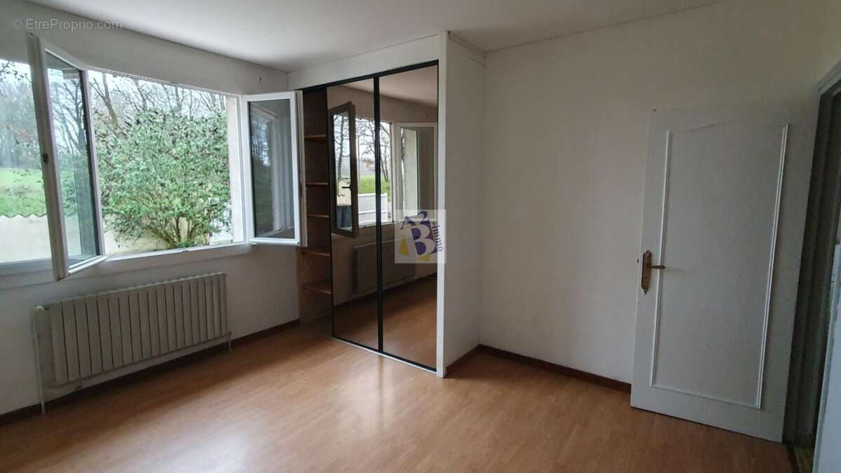 Maison à PUYMOYEN