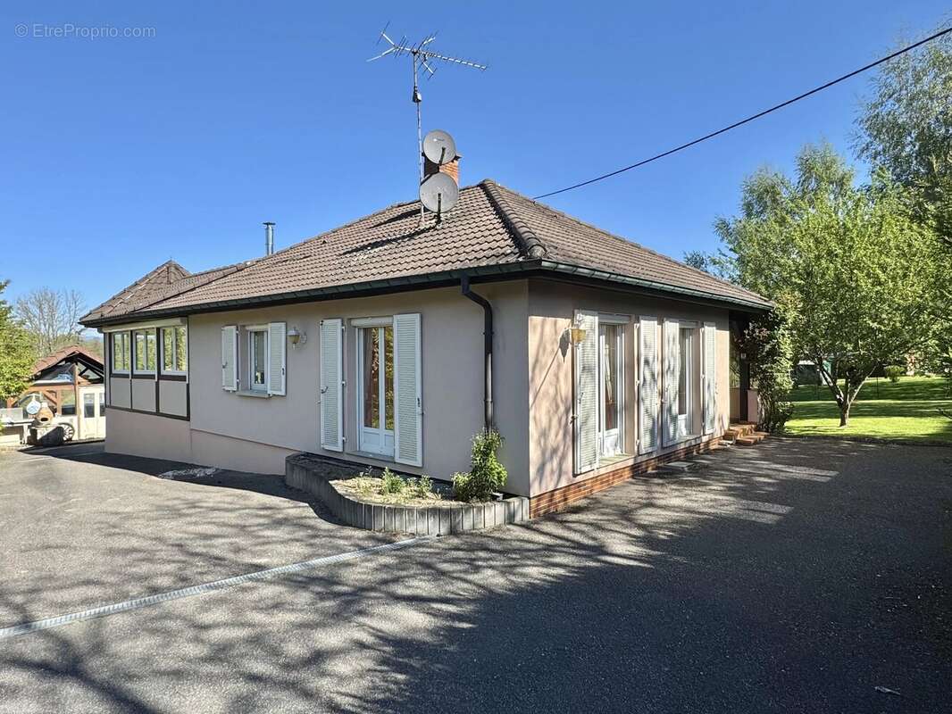 Maison à MONTREUX-JEUNE