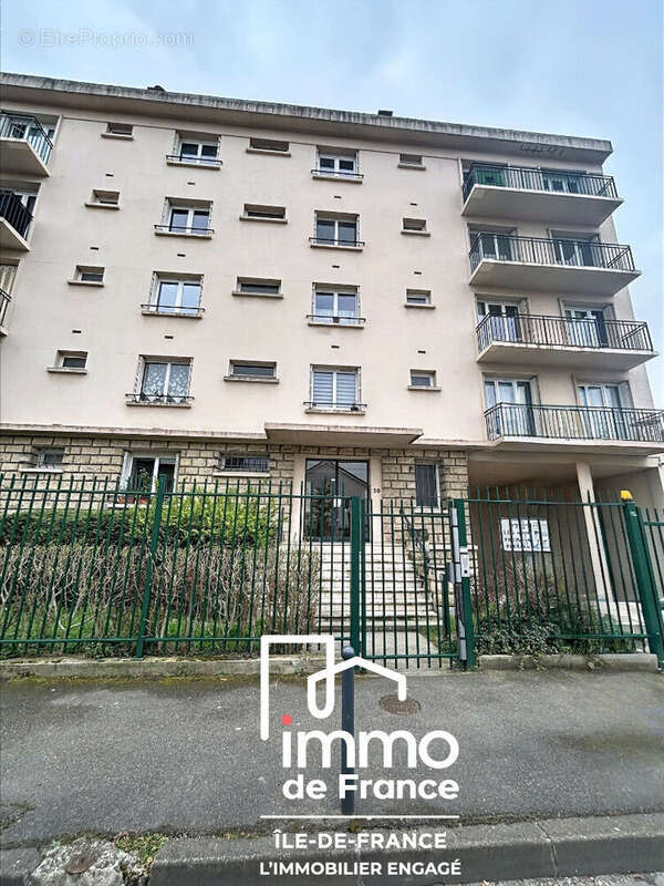 Appartement à LES PAVILLONS-SOUS-BOIS