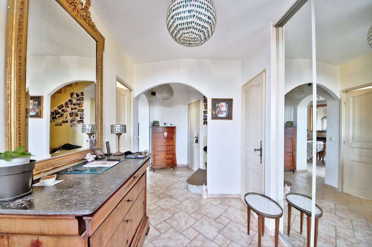 Entrée - Maison à NANTERRE