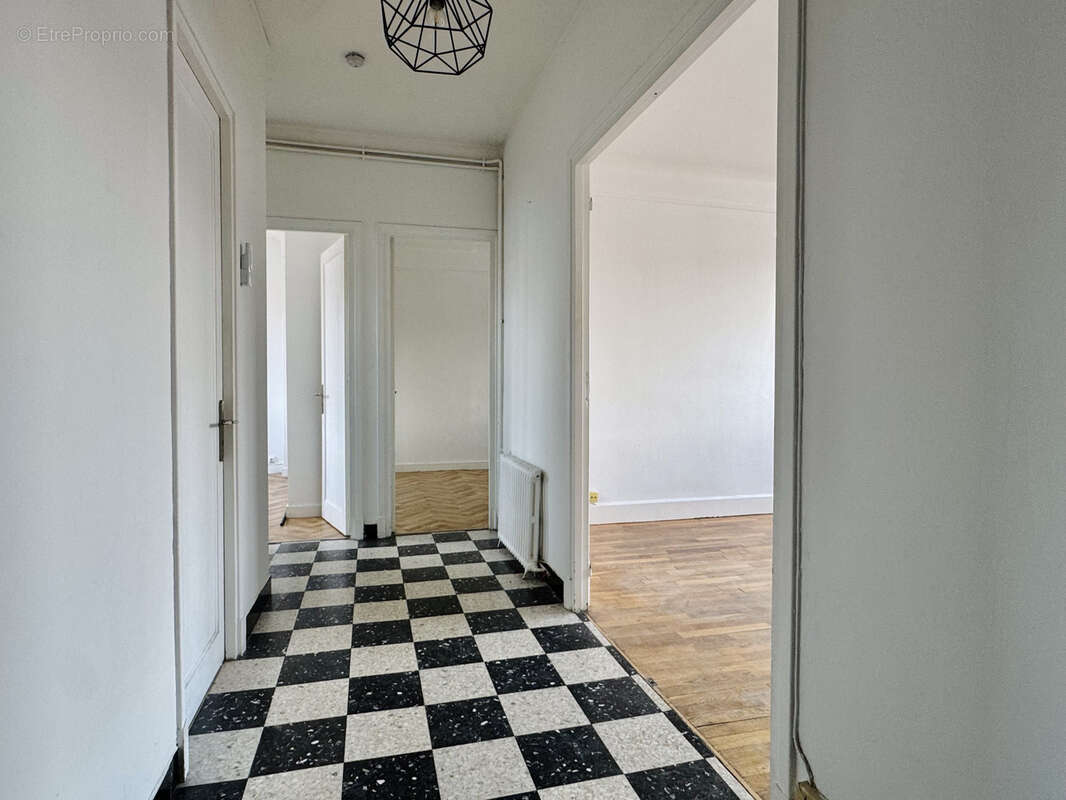 Appartement lumineux 68 m2   2 chambres   Dernier étage - photo 4