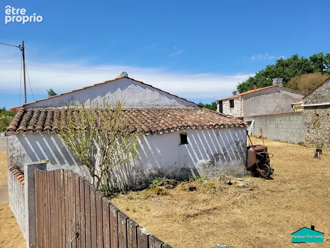 LA GARNACHE Maison à rénover avec four à pain - photo 3