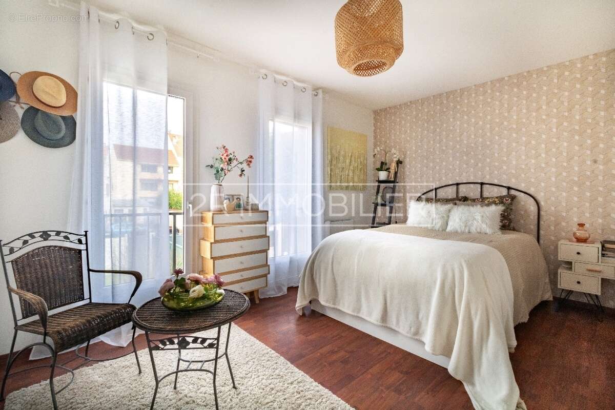 Maison à SAINT-THIBAULT-DES-VIGNES