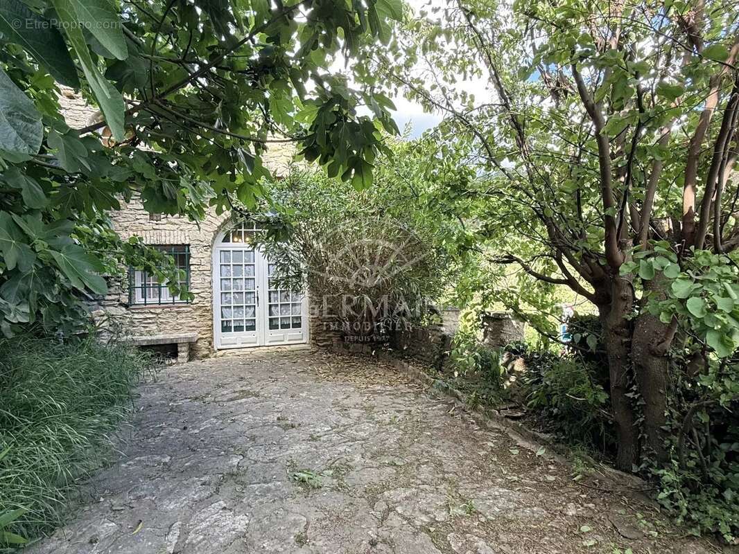 Maison à SAUMANE-DE-VAUCLUSE