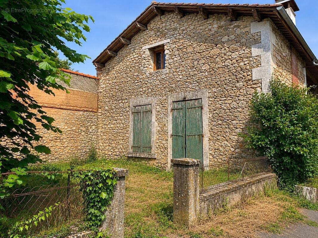 Maison à TAPONNAT-FLEURIGNAC