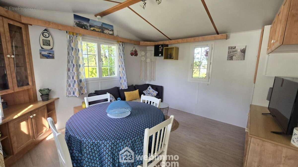 Entrée sur le séjour salon - Maison à TALMONT-SAINT-HILAIRE