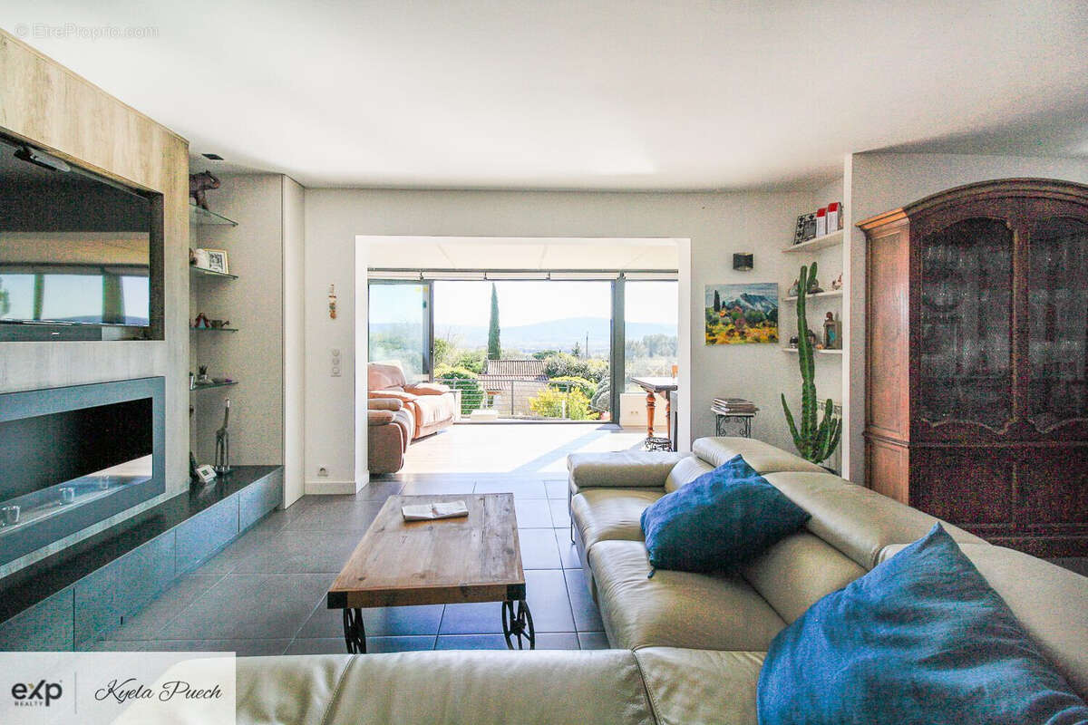 Kyela Puech- ep luxury présente villa de 2 chambres avec deux studios indépendants, piscine, terrain constructible, vue imprenable sur Villelaure, proche Pertuis et Aix-en-Provence - Maison à VILLELAURE