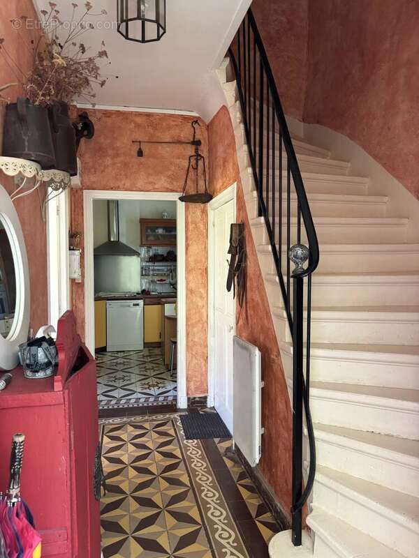 Belle demeure sur 2 248m² de jardin constructible - photo 6