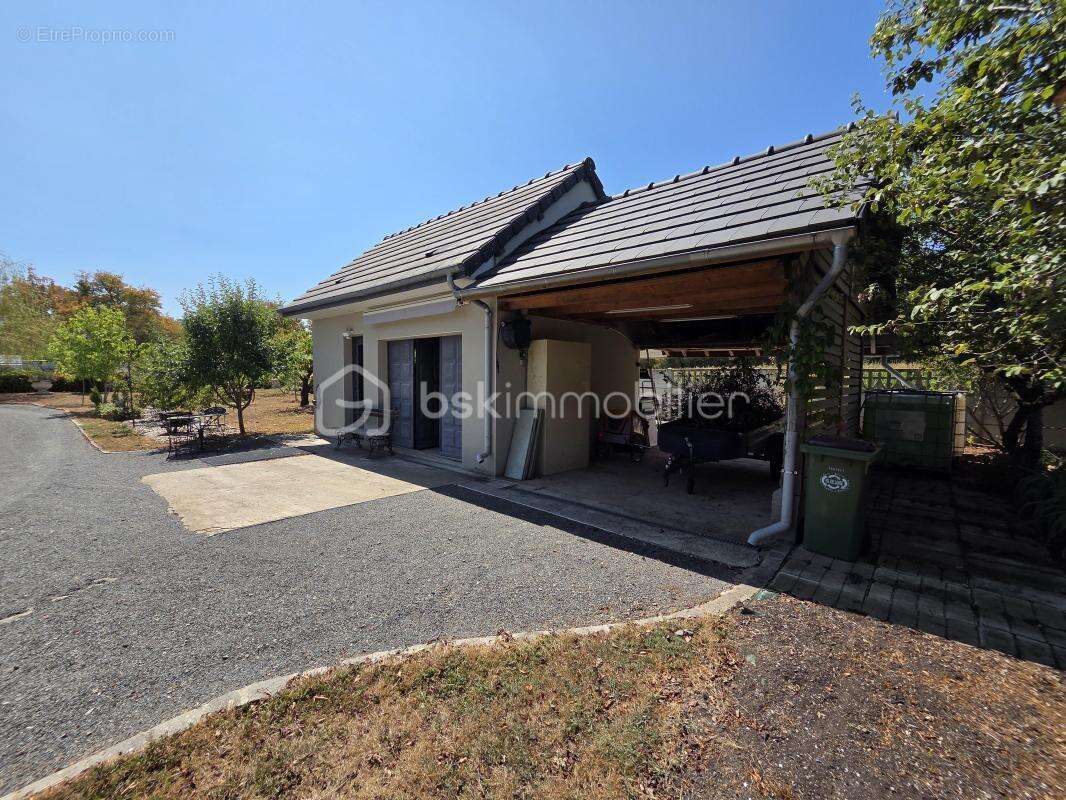 Magnifique Pavillon de plain pied de 149m² avec patio et dépendances à Avril sur Loire - photo 23