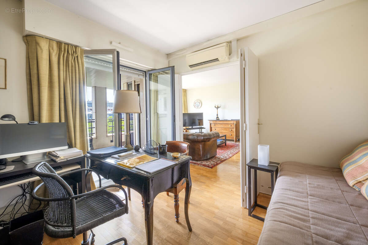 Appartement à PARIS-14E
