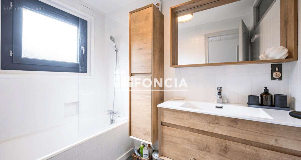 Taconnaz – Superbe chalet rénové de 120 m² avec vue, terrain de 849 m² et permis d'agrandissement - photo 6