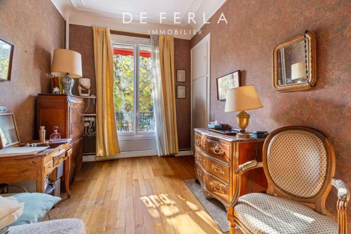 Appartement à PARIS-14E