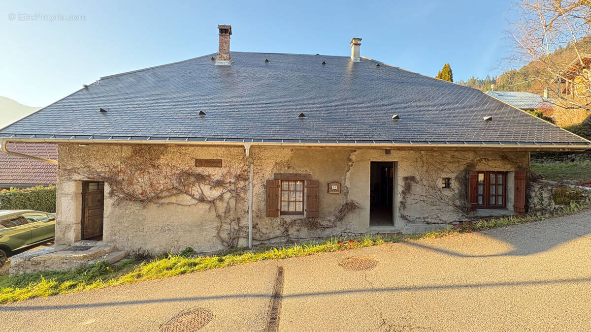 Maison à DINGY-SAINT-CLAIR