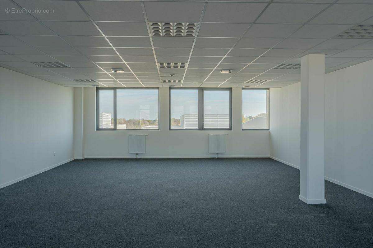 Commerce 86 m² à Epron  - photo 3