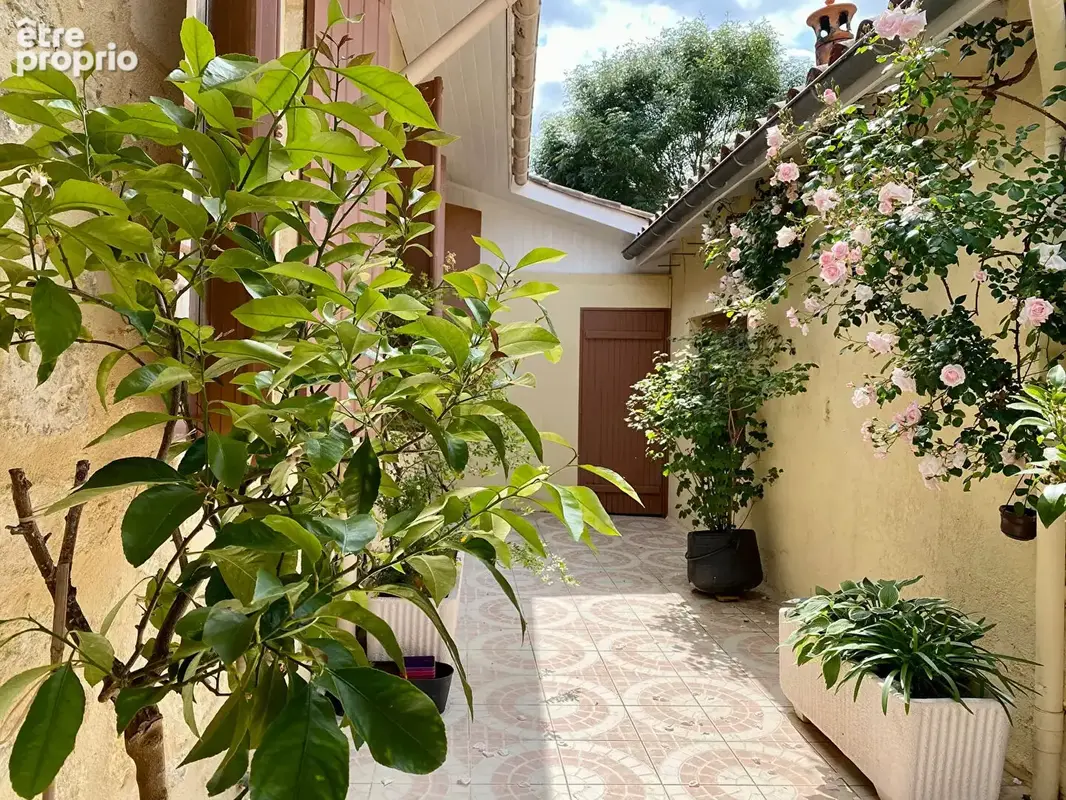 Bâtisse à la façade généreuse - photo 16