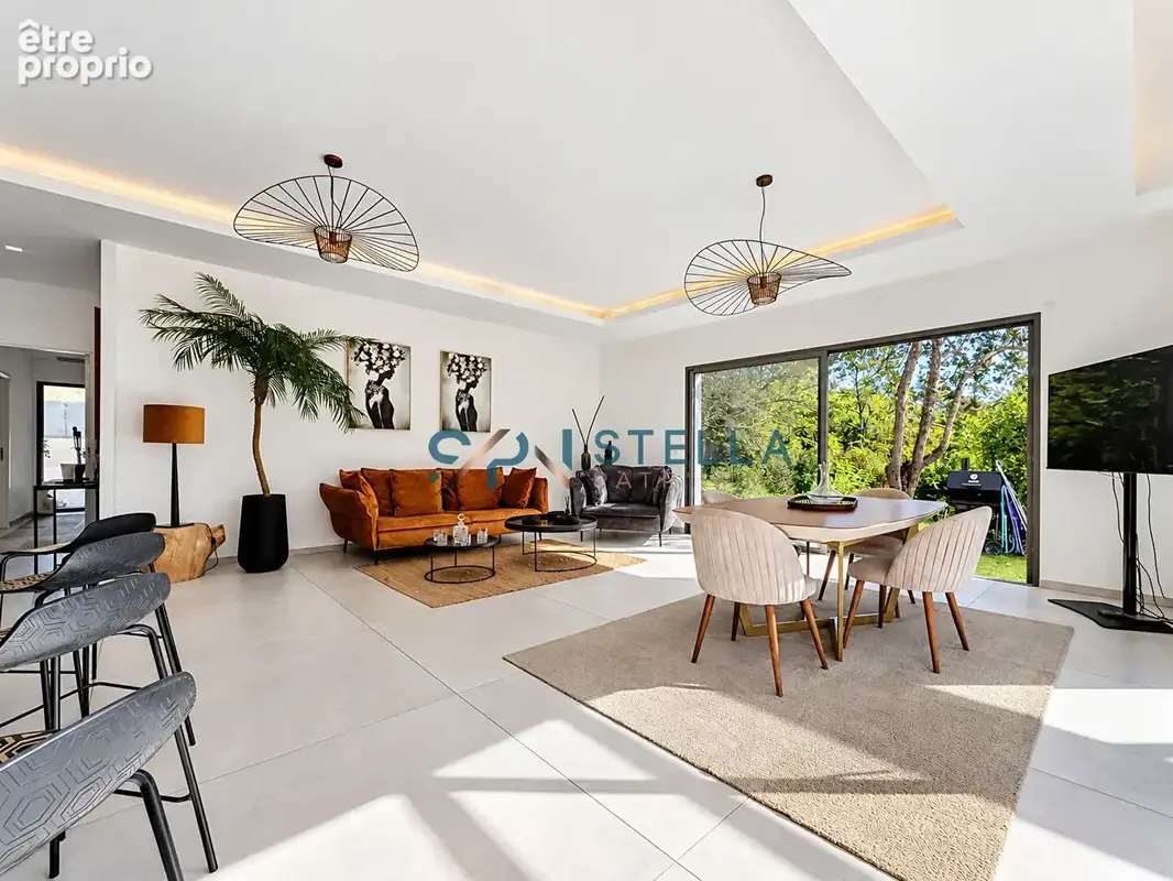 Villa de standing -135 m²  - Prestations raffinées, piscine et intimité absolue - photo 4
