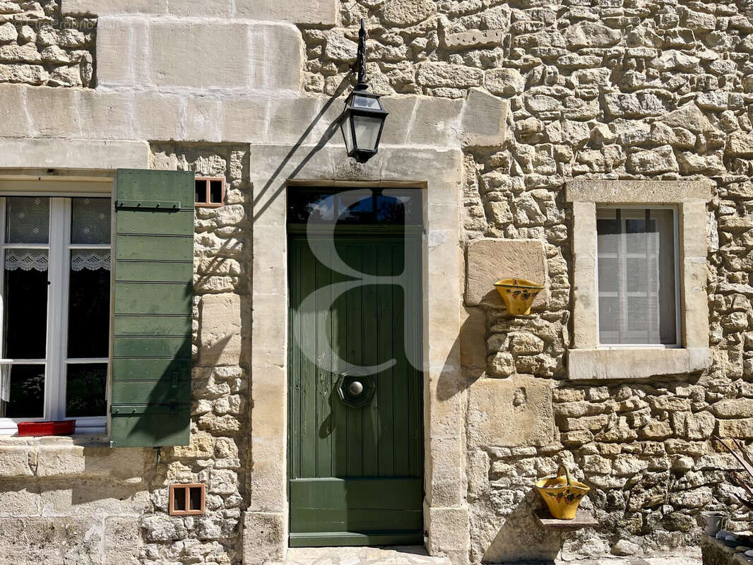 Maison à SAINT-ETIENNE-DU-GRES