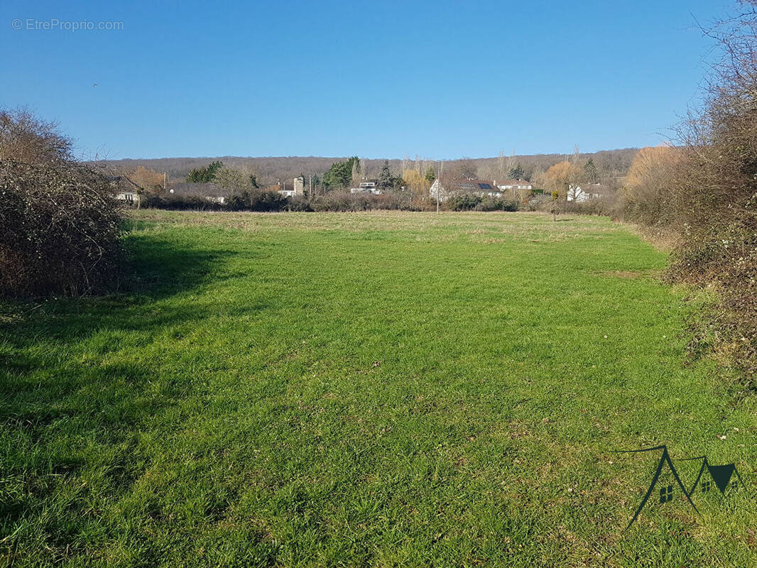 Terrain à SAINT-AMAND-MONTROND