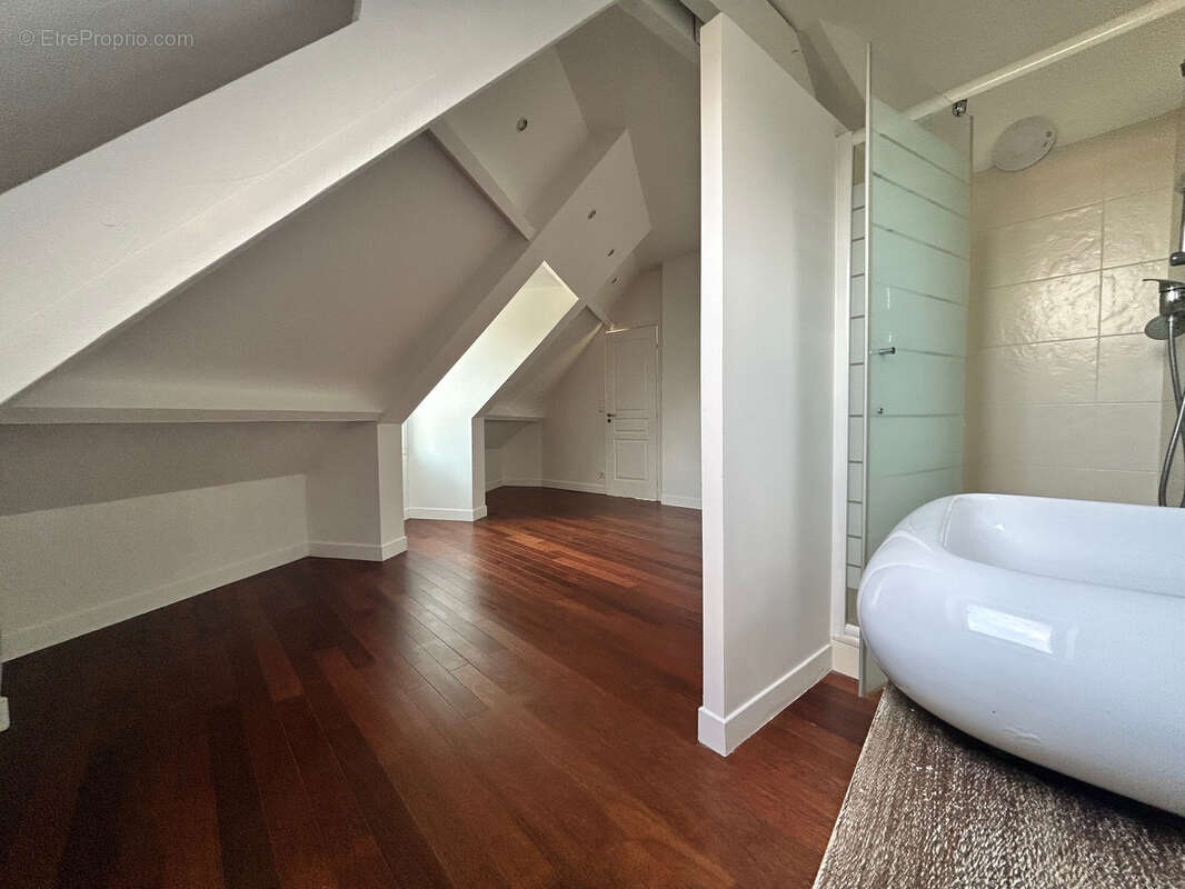 Maison à LINAS