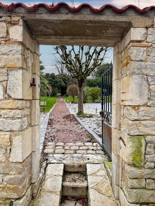 Maison à SAINT-SAUVEUR-D'AUNIS