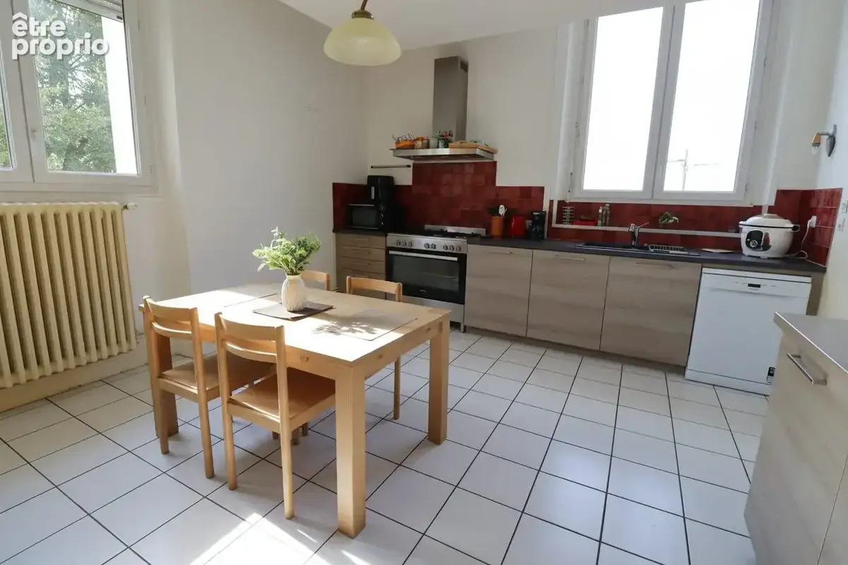 Appartement 4 pièces 111 m² à vendre à La Cote-Saint-Andre (38260) - photo 2