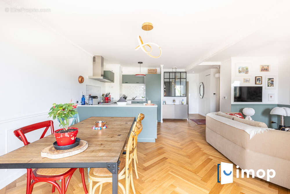 Appartement à LES PAVILLONS-SOUS-BOIS