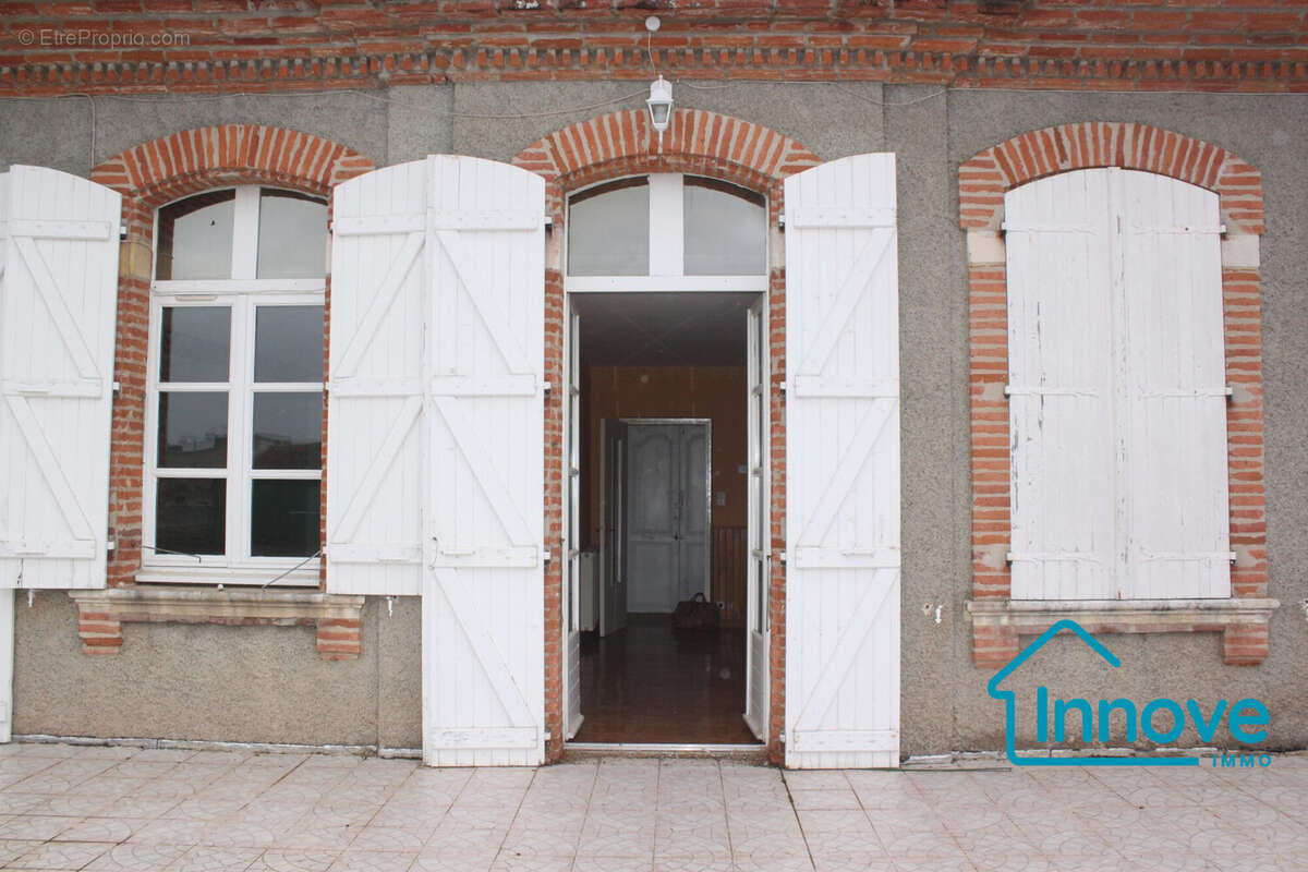 1er étage T3 avec terrase à rénover - Appartement à GRENADE