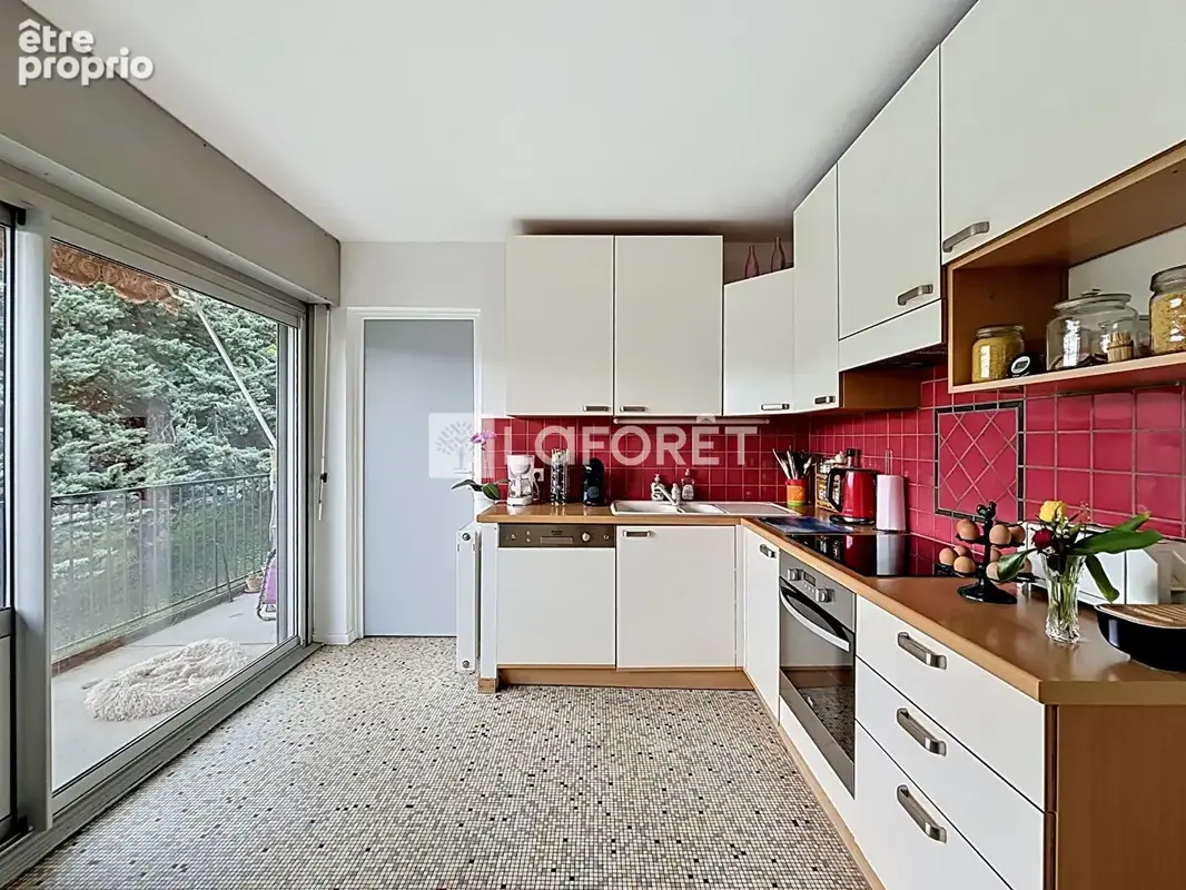 Appartement Vals Pres Le Puy 4 pièce(s) 80 m2 / GARAGE / BALCON / CAVE - photo 7