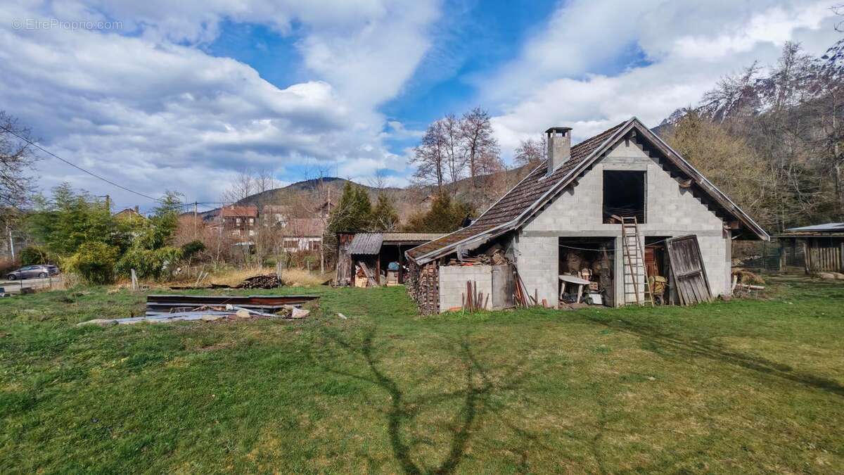Terrain à SAINT-MARTIN-D'URIAGE