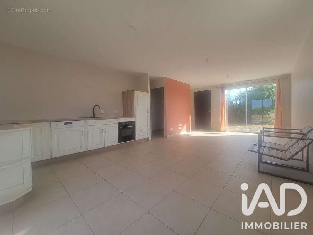 Maison 60 m² à Montournais  - photo 8