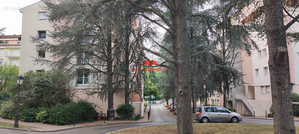 Appartement à LA CELLE-SAINT-CLOUD