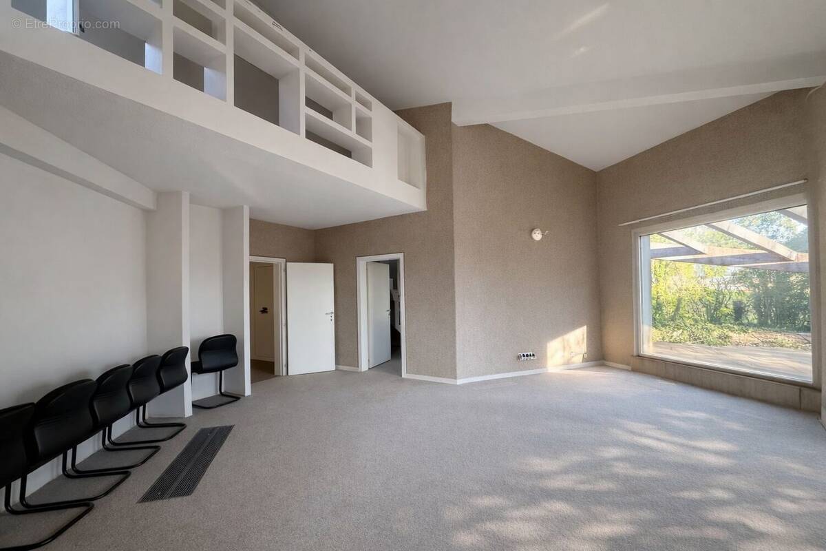 Commerce à BESSE-SUR-ISSOLE