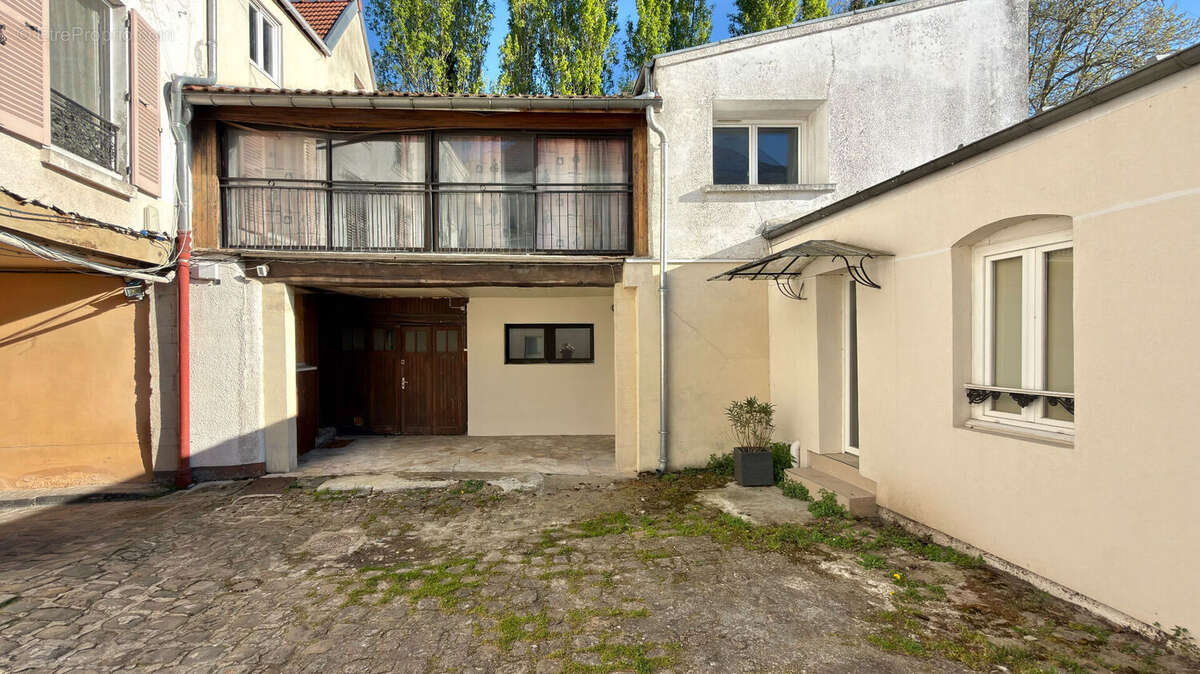 Appartement à CORBEIL-ESSONNES