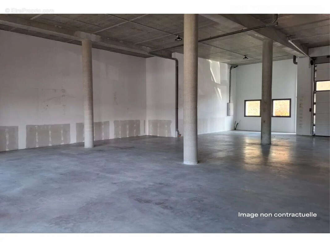 Commerce 215 m² à Poisy  - photo 2
