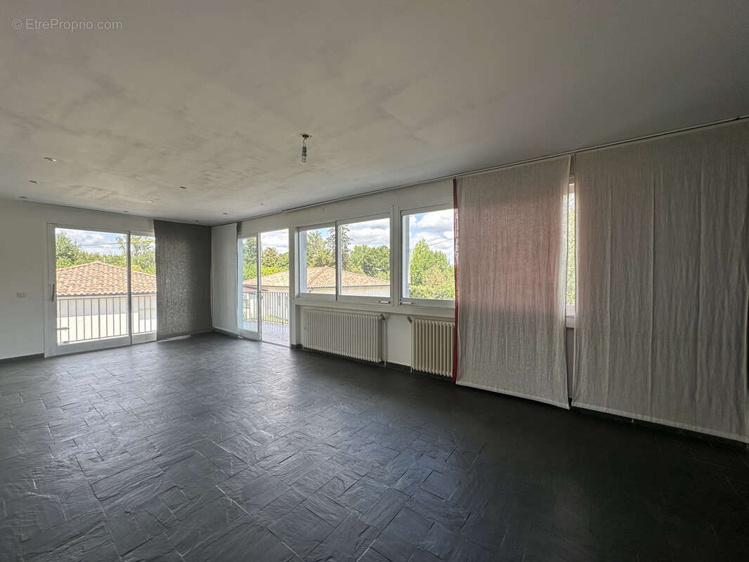 Roquefort rive gauche - maison familiale avec piscine et terrain - photo 11