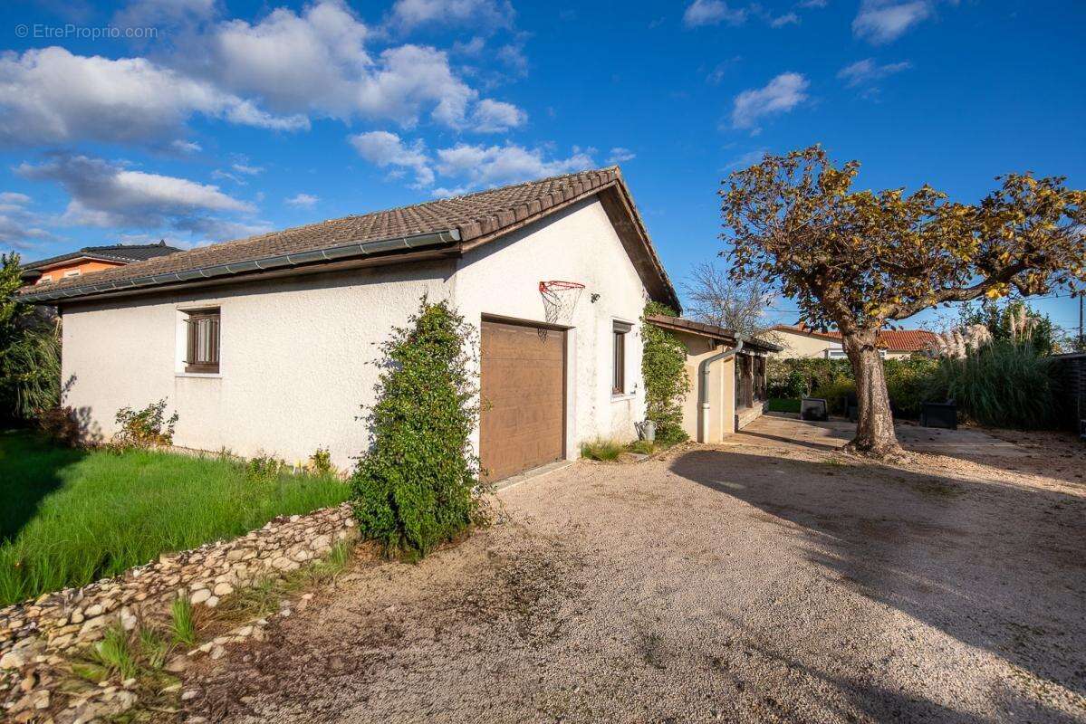 Maison à SAINT-MARTIN-BELLE-ROCHE