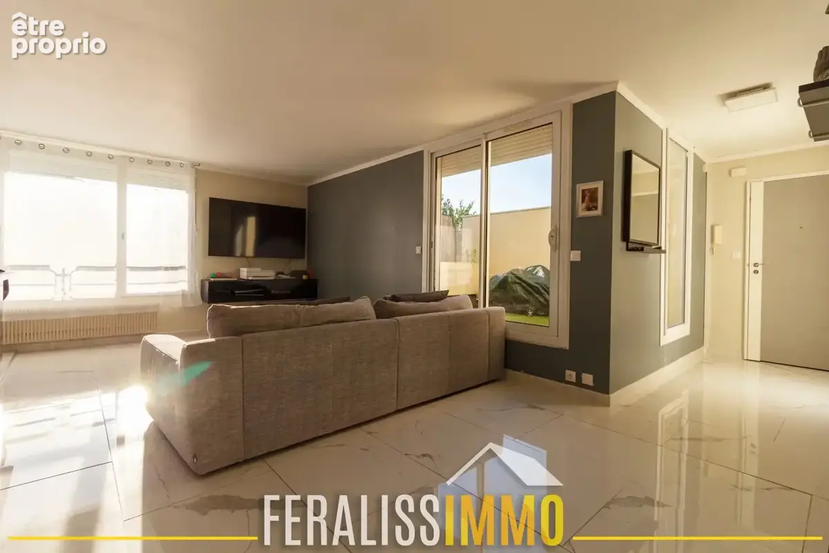 Appartement F4 avec terrasse et box voiture en sous-sol ! - photo 3