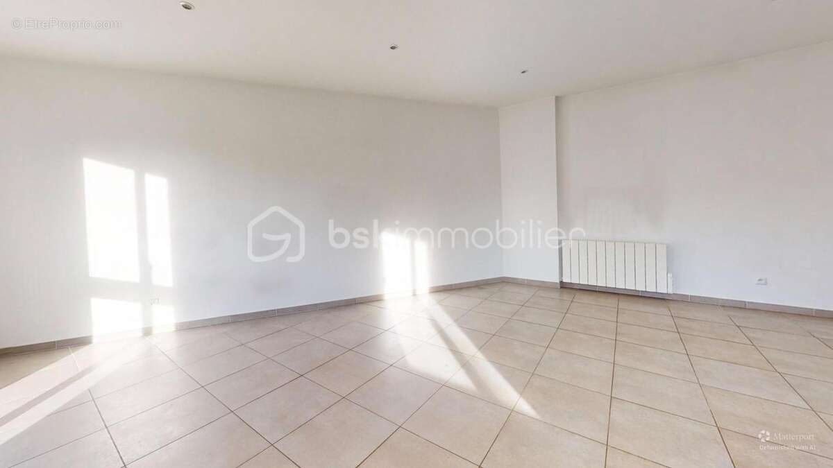 Maison à BELLEGARDE