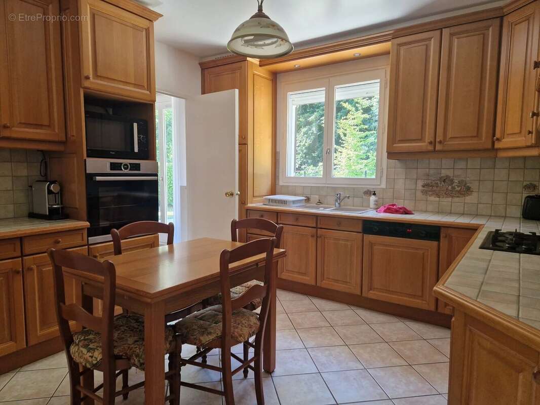 Maison à VOISINS-LE-BRETONNEUX