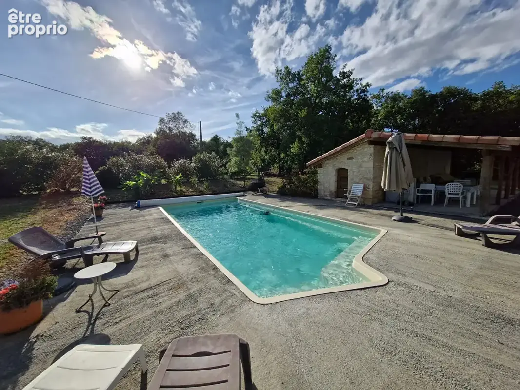 Superbe maison en pierre rénovée, avec bois et terrains attenants - photo 3