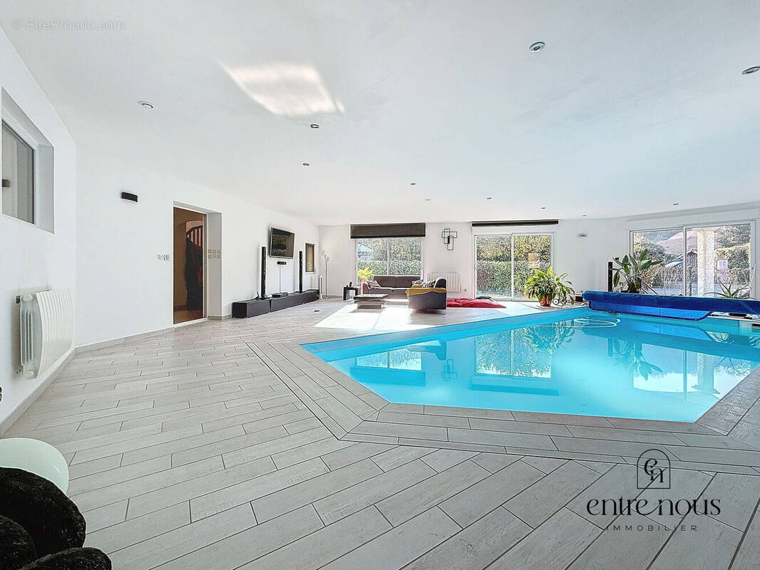 Photo 1 - Maison à SAINT-VICTOR-DE-CESSIEU