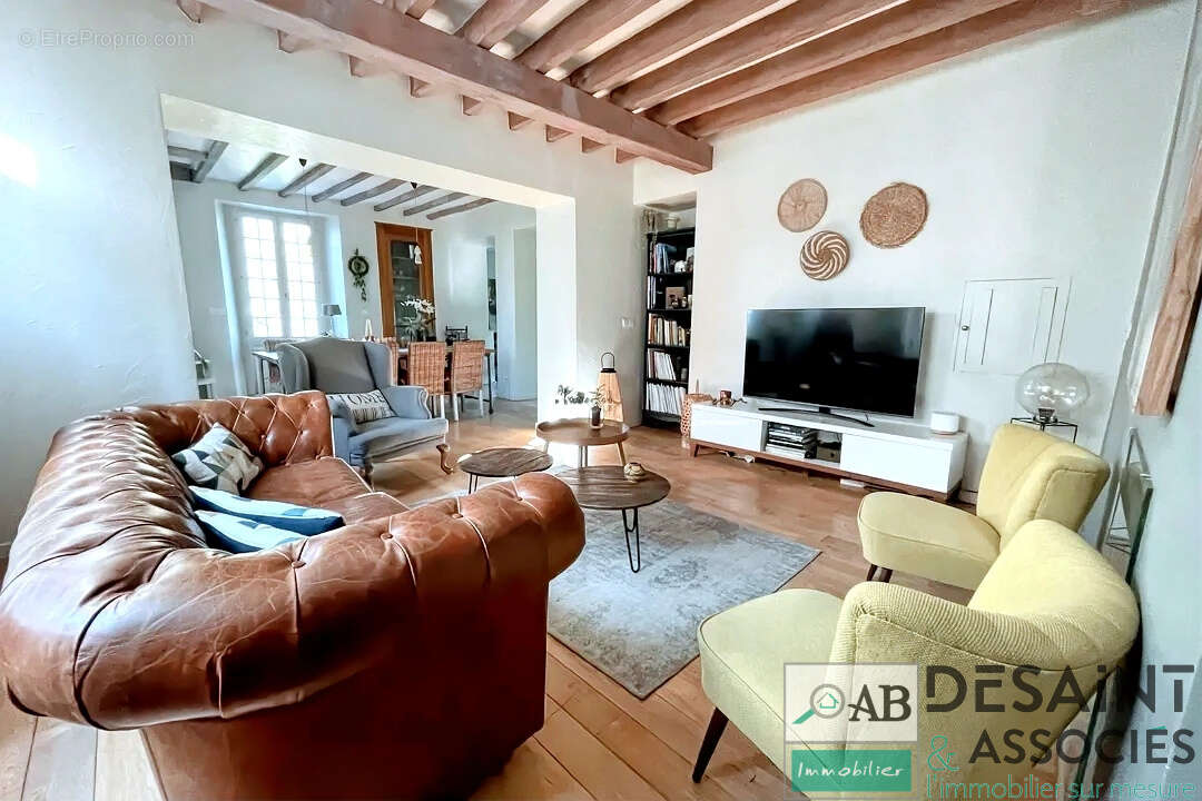 Maison à VILLENEUVE-LE-COMTE