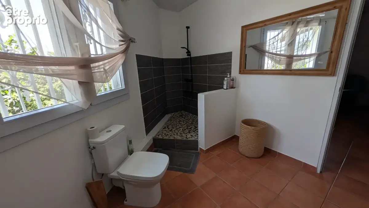 Exceptionnel à Cayenne Bourda : Villa d’architecte avec vue mer panoramique et fort rendement locatif - photo 29