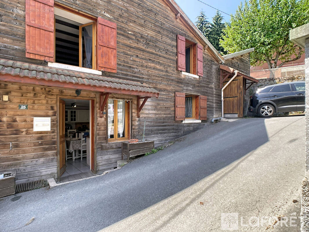 Maison à POULE-LES-ECHARMEAUX