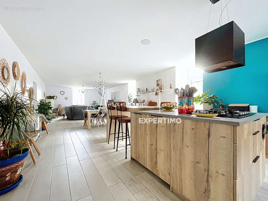 Appartement à COMPEYRE